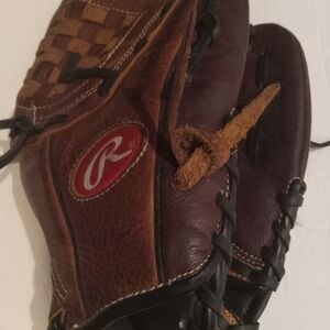 Rawlings R115 RHT Brown and Black Baseball Glove